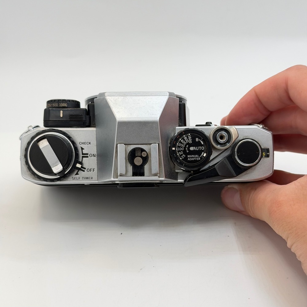 Olympus OM10 35mm Film SLR Camera Body Silver Black with Manual Adapter TESTED - Picture 6 of 12